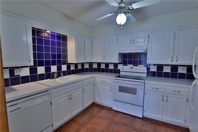 13723 W 58th Terrace 7, Shawnee, KS 66216
