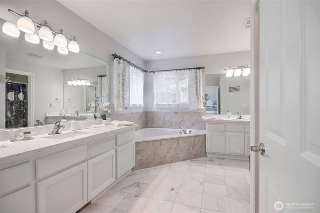 4 148 Place SW, Lynnwood, WA 98087