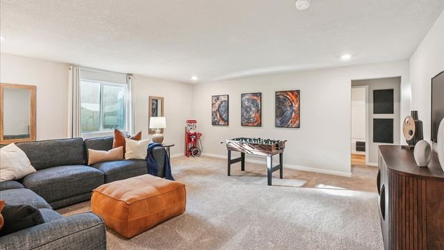 2794 Cecelia Drive, Hiawatha, IA 52233