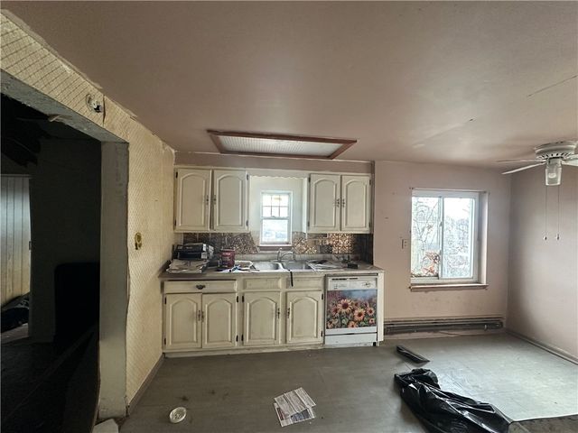 305 W 9th Avenue, Tarentum, PA 15084