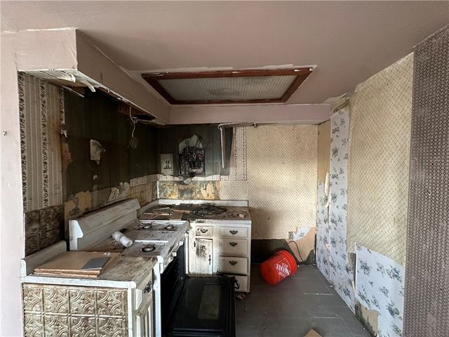 305 W 9th Avenue, Tarentum, PA 15084