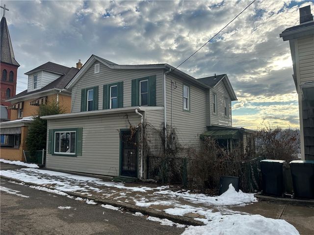 305 W 9th Avenue, Tarentum, PA 15084