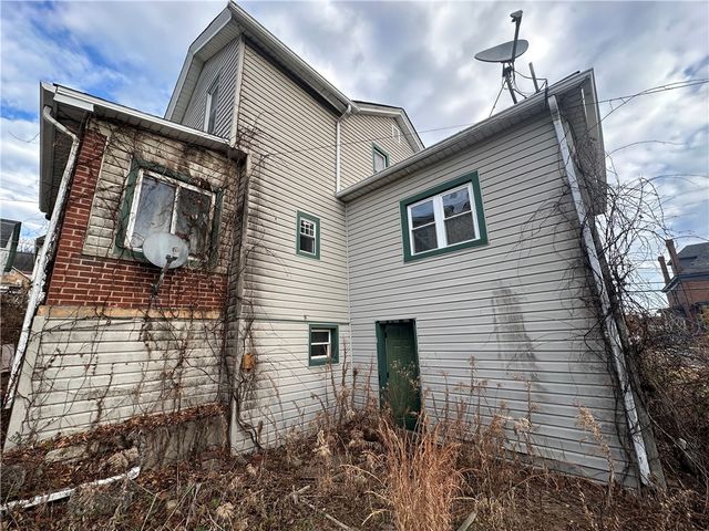 305 W 9th Avenue, Tarentum, PA 15084