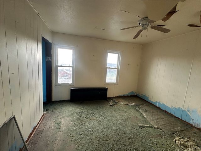 305 W 9th Avenue, Tarentum, PA 15084