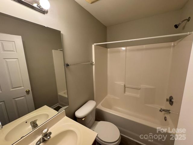 2184 Winthrop Chase Drive, Charlotte, NC 28212