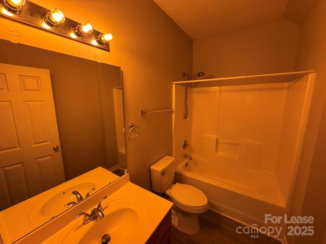 2184 Winthrop Chase Drive, Charlotte, NC 28212