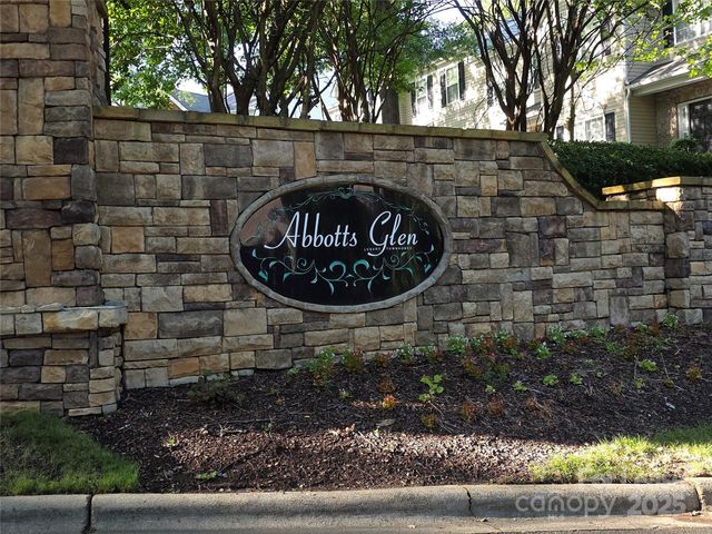 2184 Winthrop Chase Drive, Charlotte, NC 28212