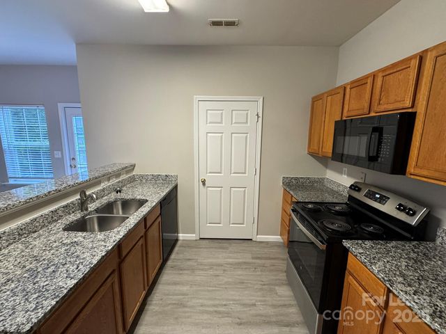 2184 Winthrop Chase Drive, Charlotte, NC 28212