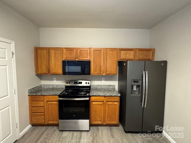 2184 Winthrop Chase Drive, Charlotte, NC 28212