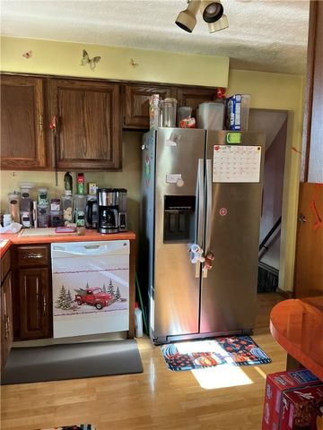 1652 Frew Mill Rd, Shenango Twp, PA 16101