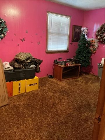 1652 Frew Mill Rd, Shenango Twp, PA 16101