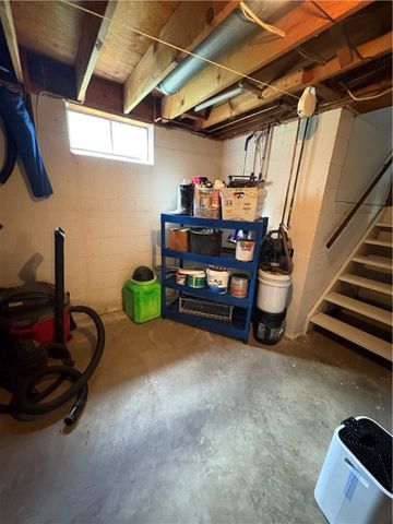 1652 Frew Mill Rd, Shenango Twp, PA 16101