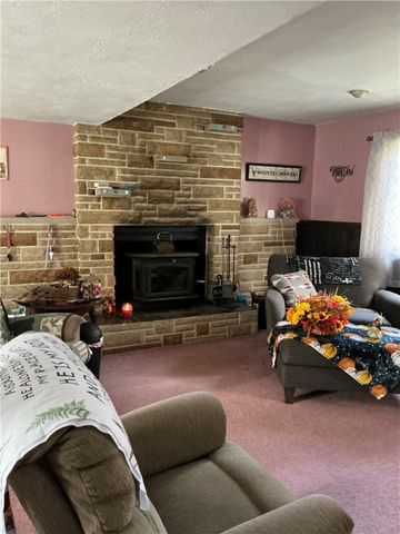 1652 Frew Mill Rd, Shenango Twp, PA 16101