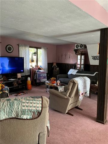 1652 Frew Mill Rd, Shenango Twp, PA 16101