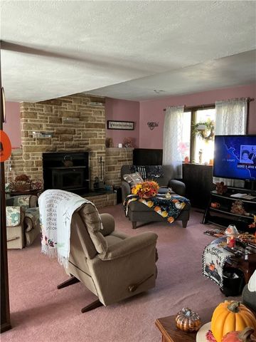 1652 Frew Mill Rd, Shenango Twp, PA 16101