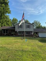 1652 Frew Mill Rd, Shenango Twp, PA 16101