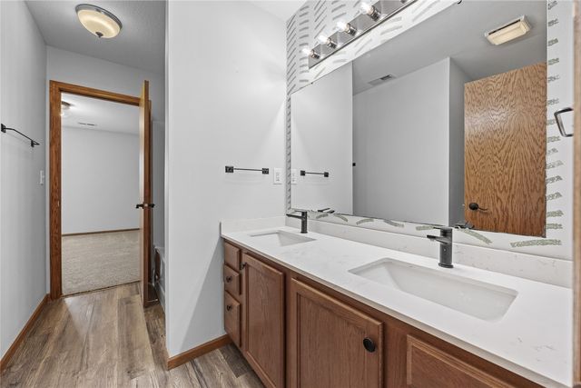 1472 Tower Lane 5, Cedar Rapids, IA 52402