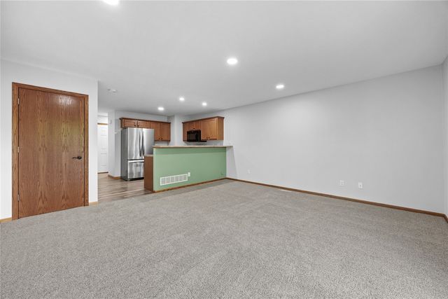 1472 Tower Lane 5, Cedar Rapids, IA 52402