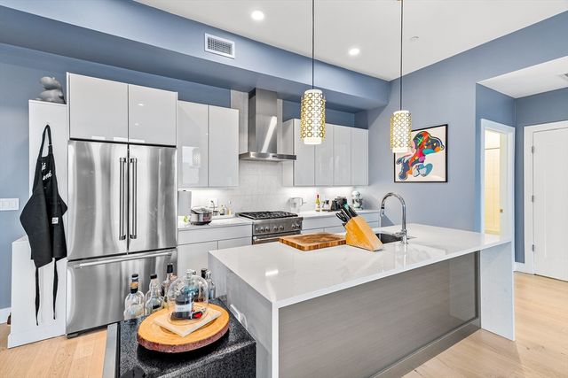 20 W Fifth Street 5E, Boston, MA 02127