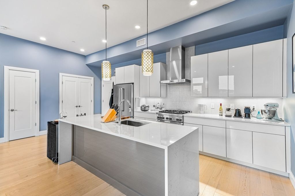 20 W Fifth Street 5E, Boston, MA 02127