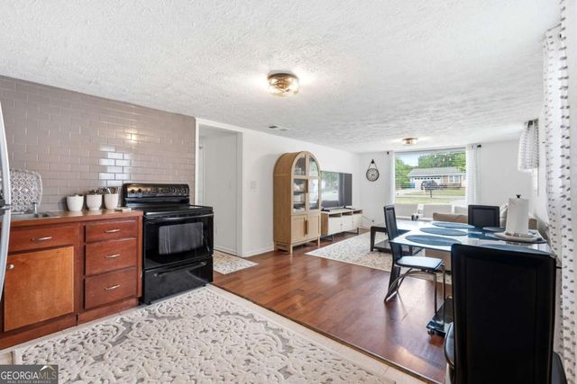 875 White Oak Court, Lawrenceville, GA 30046