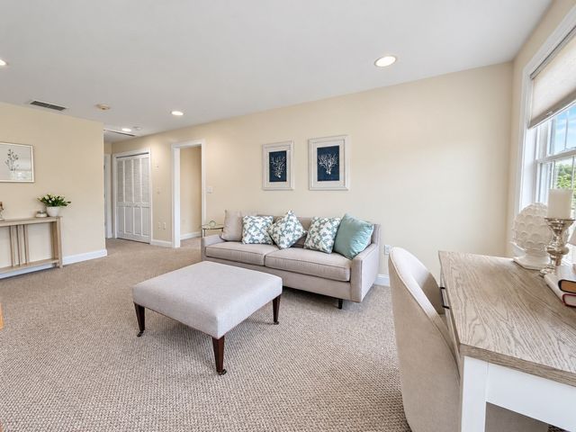 45 Meetinghouse Rd 45, Norfolk, MA 02056