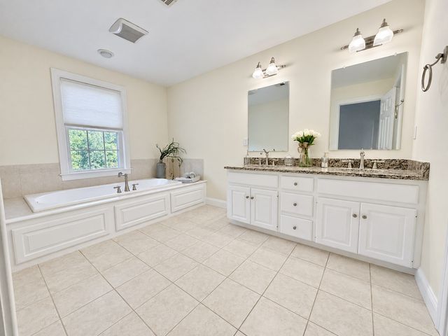 45 Meetinghouse Rd 45, Norfolk, MA 02056
