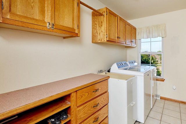 N166W21071 Parkway DRIVE, Jackson, WI 53037
