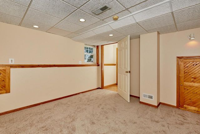 N166W21071 Parkway DRIVE, Jackson, WI 53037