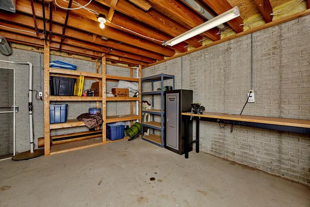 N166W21071 Parkway DRIVE, Jackson, WI 53037