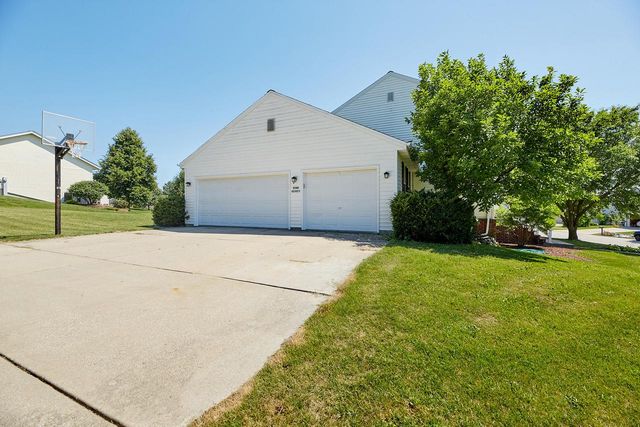 N166W21071 Parkway DRIVE, Jackson, WI 53037