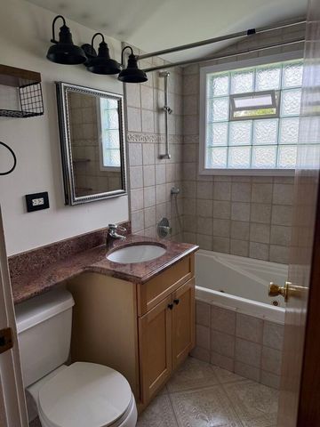 212 Valerie Court, Glenview, IL 60025