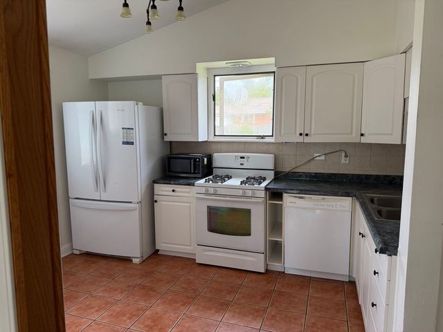 212 Valerie Court, Glenview, IL 60025