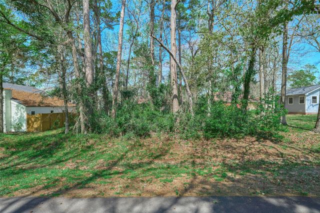 168 Mid Pines Drive, Conroe, TX 77304