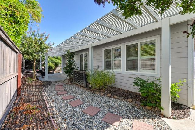 15 Cristalla Pl, Sacramento, CA 95835