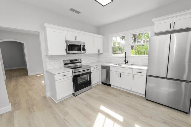 26 S LANIER AVENUE, Fort Meade, FL 33841