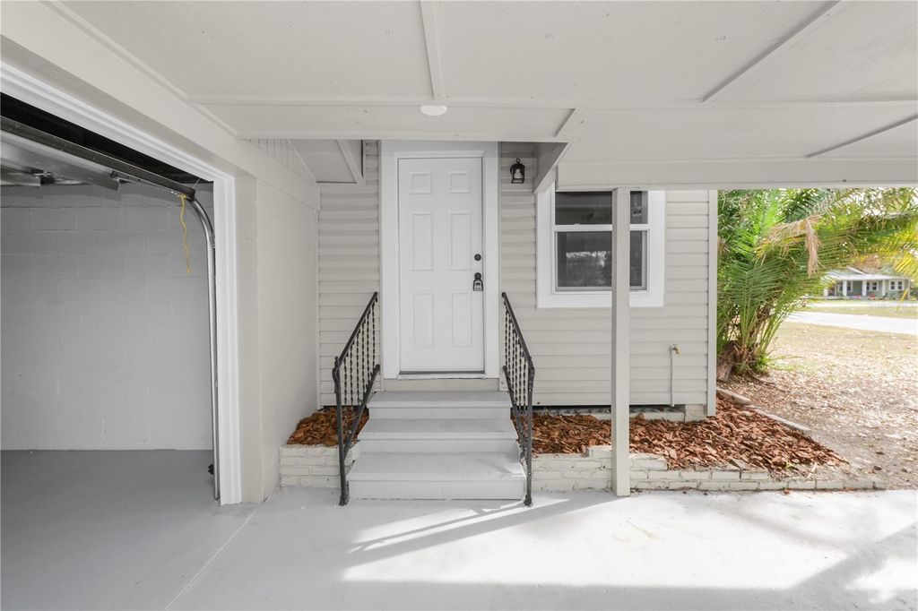 Image 25 of property listing at 26 S LANIER AVENUE, Fort Meade, FL 33841