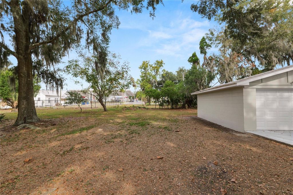 Image 29 of property listing at 26 S LANIER AVENUE, Fort Meade, FL 33841