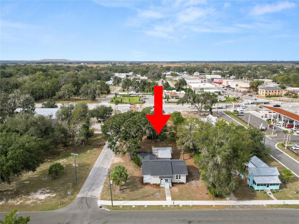 Image 36 of property listing at 26 S LANIER AVENUE, Fort Meade, FL 33841