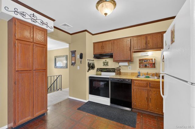 4 Pine View Road, Beacon, NY 12508