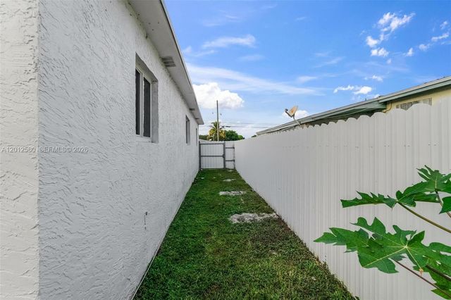 4530 SW 25th St, West Park, FL 33023