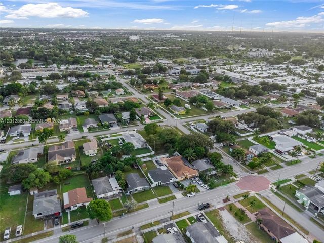 4530 SW 25th St, West Park, FL 33023