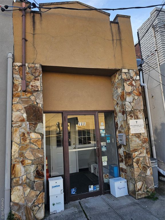 91a carmen, Cedarhurst, NY 11516