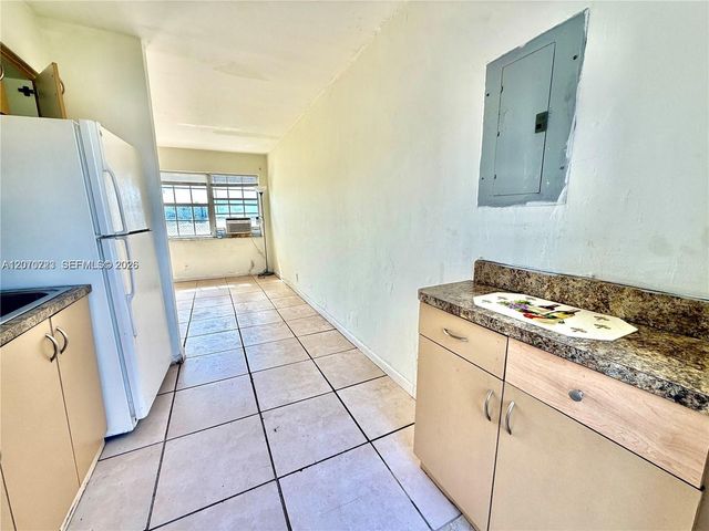 1041 NW 7th Court, Hallandale Beach, FL 33009