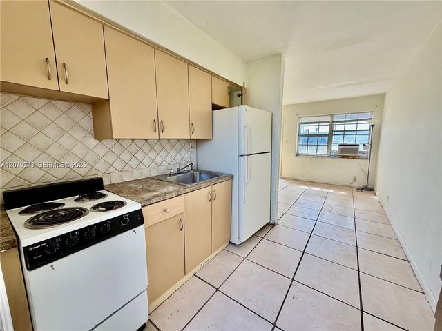 1041 NW 7th Court, Hallandale Beach, FL 33009