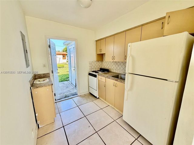 1041 NW 7th Court, Hallandale Beach, FL 33009