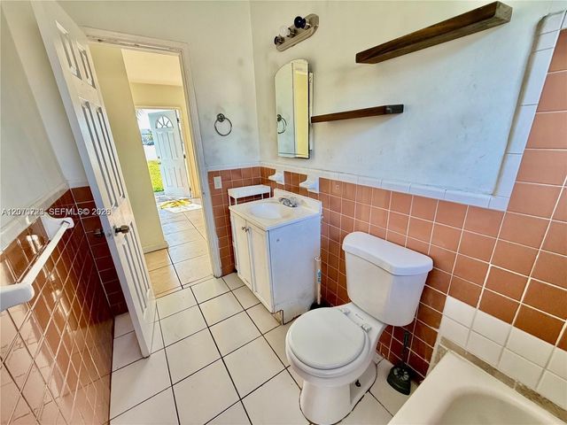 1041 NW 7th Court, Hallandale Beach, FL 33009