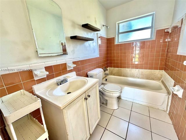 1041 NW 7th Court, Hallandale Beach, FL 33009