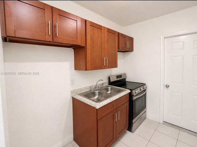 1041 NW 7th Court, Hallandale Beach, FL 33009