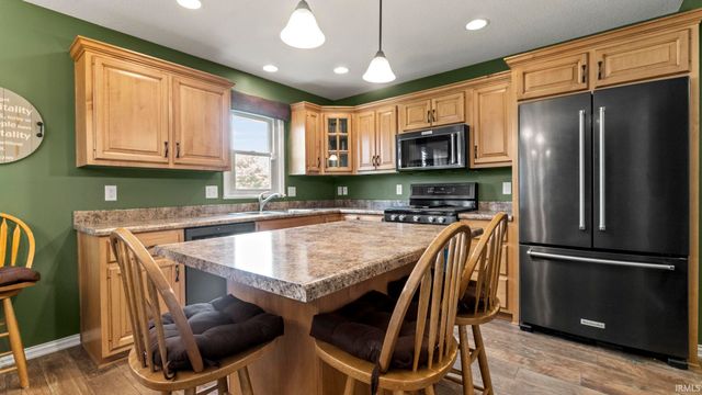 7233 Summerlyn Drive, Fort Wayne, IN 46835